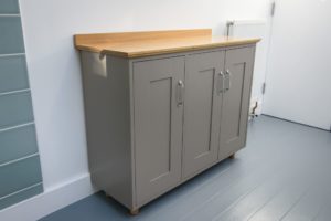 Free standing bathroom cupboard