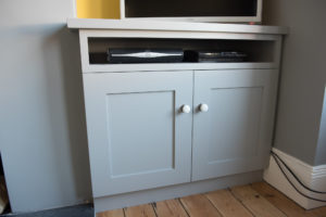 Television unit fitted into alcove