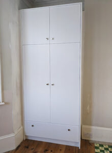 Fitted wardrobe with drawers